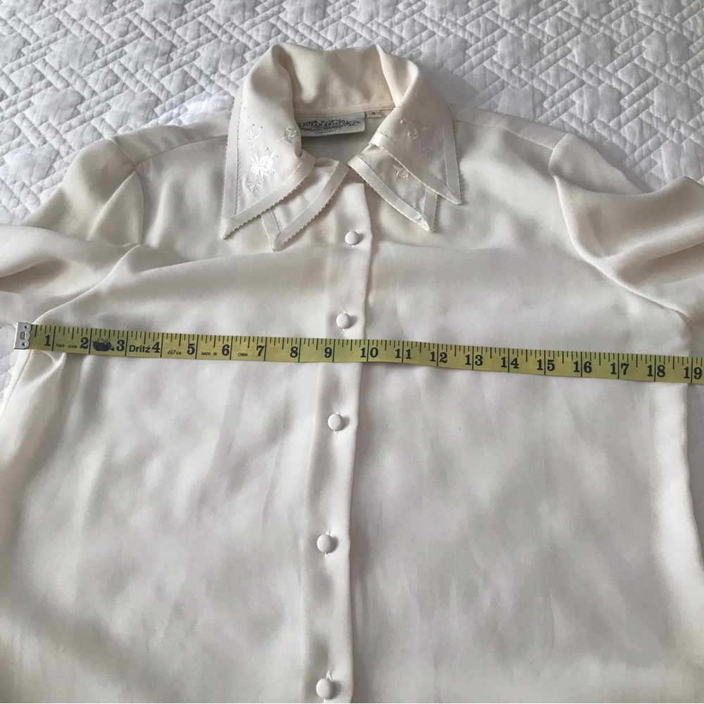 Susan Bristol Petites Embroidered Elegant Cream Blouse Size 4P - Picture 4 of 6